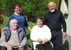 Jože Giodani s svojimi tremi otroki: sinom Jožetom in hčerama Marijo in Antonijo
