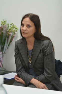 Kulturo rojevanja in razvoj babištva na Dolenjskem je raziskala dr. Irena Rožman.