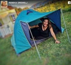 Rebeka Dremelj morala prespati v šotoru