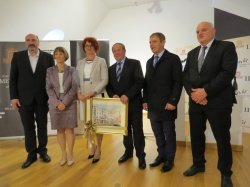 Na slavnostni akademiji (z leve): metliški župan Darko Zevnik, Tanja Strniša, Tatjana Malešič, Ivan Kure, Peter Vrisk in Cvetko Zupančič (Foto: M. B. J.)