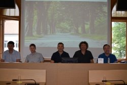 Z leve proti desni: vodja projekta Luka Jukič, Jernej Radovac iz Acerja,  dr. Iztok Kovačič, Mitja Simič in dr. Peter Železnik (Foto: M. M.)