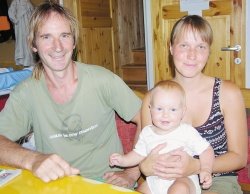 Srečna družinica: Andrej, Janja in mali Svetin