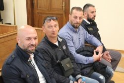 Trije od 14 obtoženih preprodaje drog, (od leve) Selvir Demirović, Viktor Mumlek in Dejan Lovrinović, so se raje kot za priznanje krivde in sporazum s tožilstvom odločili za sojenje. (Foto: B. B.)