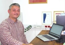 Direktor podjetja Plastika Bevc Matjaž Bevc, ki mu v računovodstvu in prodaji pomaga žena Mateja.