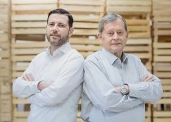 Boštjan in Ivan Kozole, začetnik podjetja in še vedno prokurist v podjetju (Vir: spletna stran podjetja)
