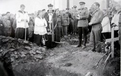 Žabkar ob pokopu britanskih pilotov v Črnomlju