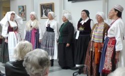 Ljudske pevke Cintare iz Ljubljane so bile počaščene, da so lahko zapele stoletnikoma.