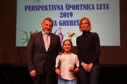 Una Grubešič izbrana za perspektivno športnico 2019 Občine Sevnica; nastopila tudi 'super teniška babica'