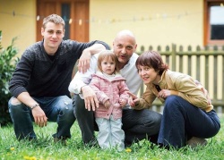 Igralec Dario Varga je poročen s hrvaško psihologinjo, koreografinjo in  režiserko Natalijo Manojlović Varga. V razmerju se jima je rodila tudi  hčerka Rea. (na posnetku na levi še Dariev sin iz prejšnjega razmerja  Arne) (Svet24)