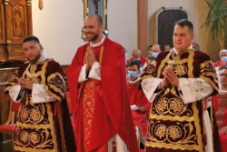 FOTO: Mašniško in diakonsko posvečenje v novomeški stolnici