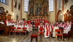 FOTO: Mašniško in diakonsko posvečenje v novomeški stolnici