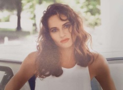 Melania Trumo, ko je bila še Melanija Knavs - leta 1991 jo je fotografiral Nino Mihalek. 