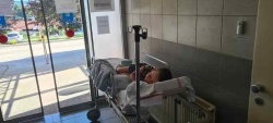 Nekaj časa je po besedah očeta (kot smo poročali julija) njegov sin preživel na zelo vročem bolnišničnem hodniku. (Foto: osebni arhiv)