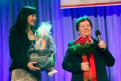 Marija Lamovšek (desno) je bila leta 2018 razglašena tudi za zlato mamo Radia Veseljak (na fotografiji ob prejemu priznanja). (Foto: arhiv Radio Aktual)
