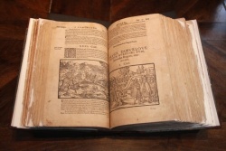 Dalmatinova Biblija iz Valvasorjeve  knjižnice v Krškem (Foto: B. B., arhiv  DL)