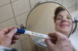 Pogled na pozitiven test nosečnosti v trenutku izbriše vse boleče izkušnje.
