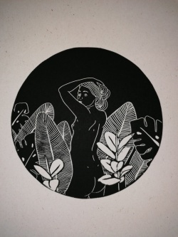 Žensko telo in rastlinje – pogosta motiva Tjašinih grafik