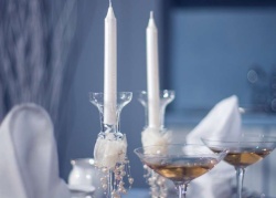 Če boste voščene sveče za 24 ur postavili v zamrzovalnik, boste podaljšali čas gorenja.