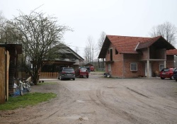 Romsko naselje Trata pri Kočevju (foto: Primož Lavre)