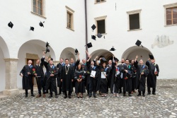 Na brestaniškem gradu podelitev diplom Fakultete za energetiko