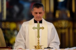 Novi novomeški škof izpovedal vero in prisegel zvestobo papežu