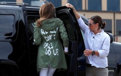 Melania je z napisom na jakni razjezila moža. (Reuters)