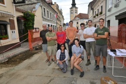 Ekipa arheologov in njihovih pomočnikov (foto: Sonja Bezenšek)