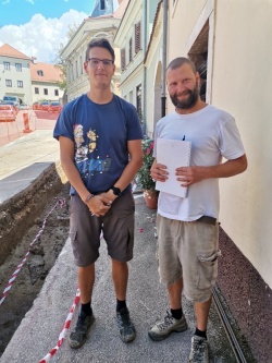 Kristjan Husič in Aleš Tiran med izkopavanji v metliškem mestnem jedru (foto: Zvonka Janežič)