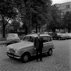 Pierre Dreyfus, generalni direktor Renaulta od 1955 do 1975, pred Renaultom 4