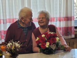 Še vedno se imata rada kot pred 70 leti. (Foto: osebni arhiv)