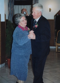 Tako sta se Majda in Anton zavrtela na zlati poroki pred 20 leti. (Foto: osebni arhiv)