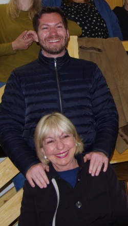 DL: Mark Boris Andrijanič v objemu z mamo