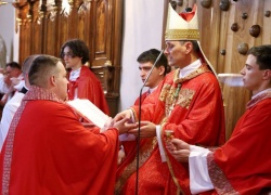 Mašniško posvečenje na Kapitlju, na sliki Meglen in novomeški škof msgr. dr. Andrej Saje (Foto: Jože Potrpin)