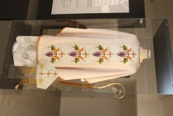 Za razstavo je novomeški škof posodil tudi nekaj osebnih stvari.