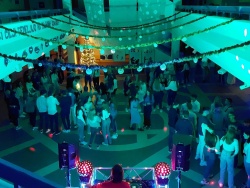 Na SIC Brežice zaključili leto 2022 s šolskim plesom in svečano prireditvijo