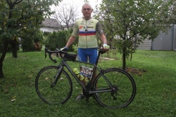 Tekmovati je začel pri 60 letih, ko mu je žena Dragica kupila novo kolo. (Foto: R. N.)