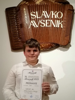 Mladi harmonikar Nik Baškovč prejemnik Avsenikovega zlatega priznanja 2023