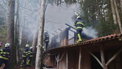 FOTO: Na silvestrovo gasili tudi velikolaški gasilci