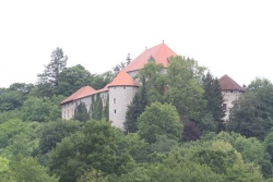 Grad Mirna je eden najstarejših gradov v Sloveniji in eden najlepše  prenovljenih kulturnih spomenikov srednjeveške arhitekture na slovenskem  ozemlju. (Foto: R. N., arhiv DL)