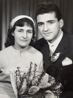 Marija in Tone pred 60 leti na poročni dan. (Foto: osebni arhiv)